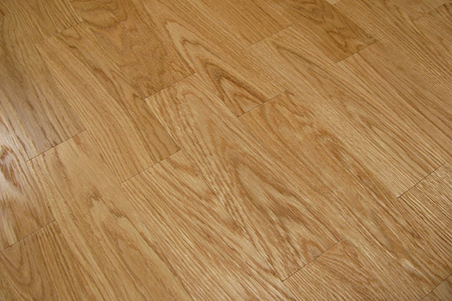 деревянные полы паркеты напольные покрытия самонесущие лестницы производитель в Польше